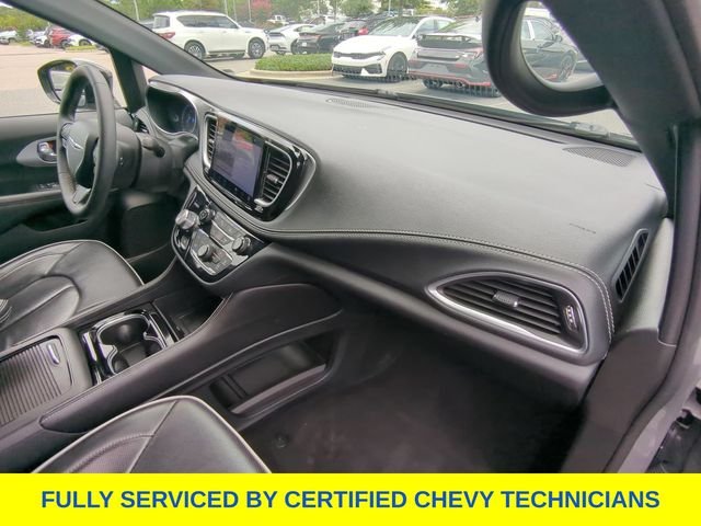 Used 2025 White Chrysler Limited image 48
