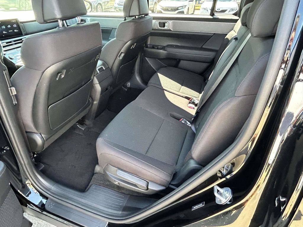 New 2027 Black Hyundai SE FWD image 19