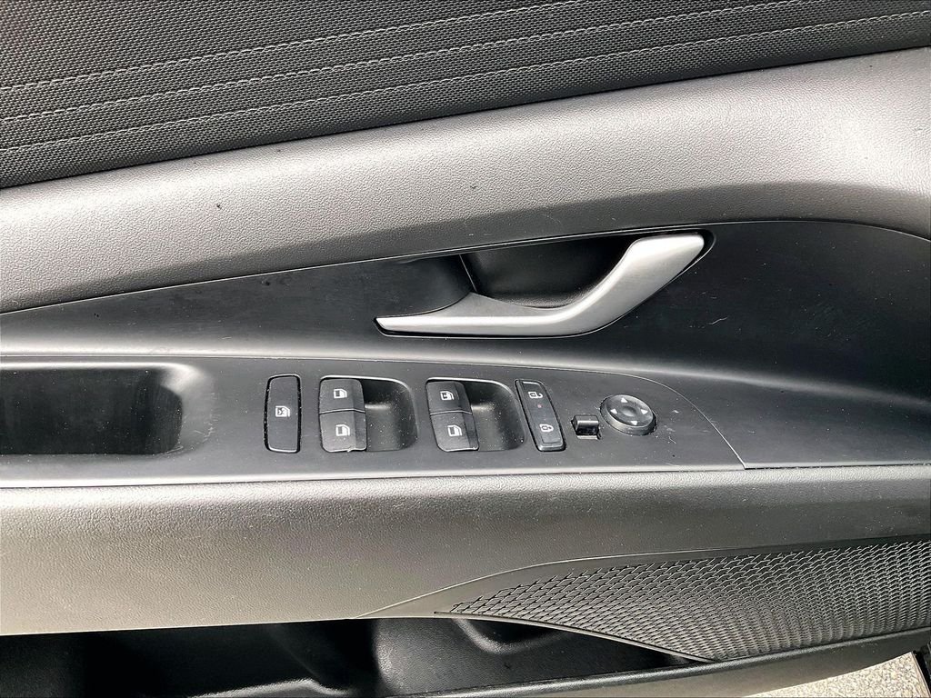 Used 2025 Abyss Black Hyundai SE image 34