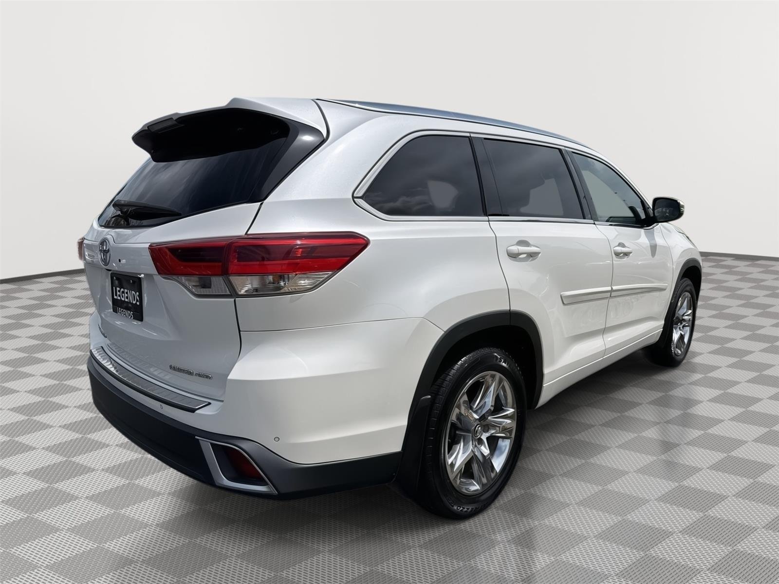 Used 2019 Blizzard Pearl Toyota Limited Platinum image 14
