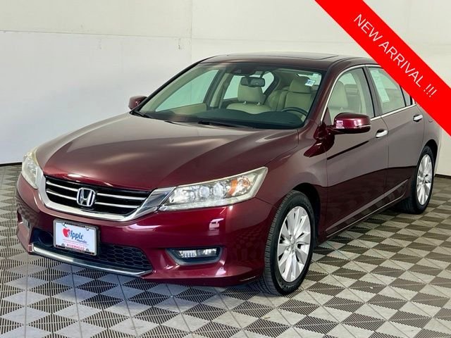Used 2014 Basque Red Pearl II Honda Touring image 3