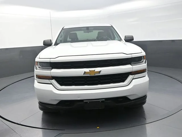 Used 2016 White Chevrolet Custom image 5