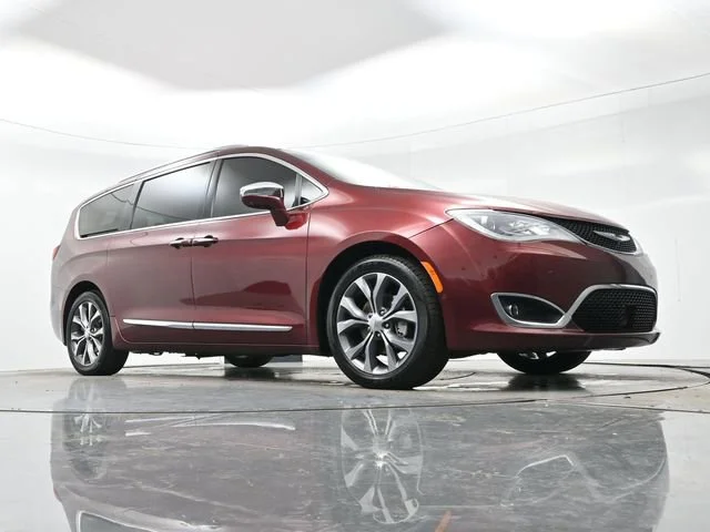 Used 2018 Velvet Red Pearlcoat Chrysler Limited image 22