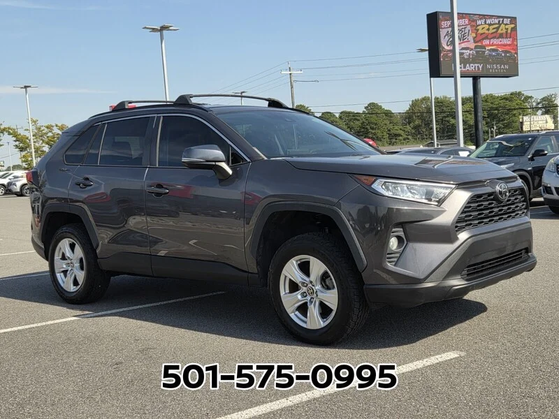 Used 2021 Magnetic Gray Metallic TOYOTA XLE FWD image 5