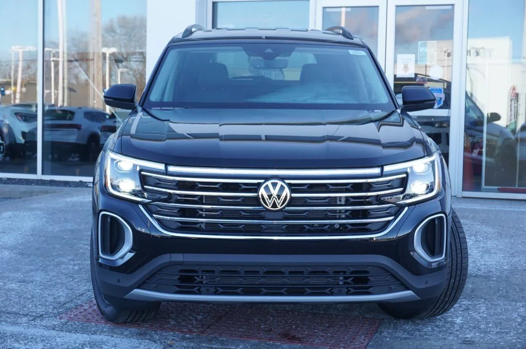 New 2026 Black Volkswagen 2.0T SE w/Technology image 5