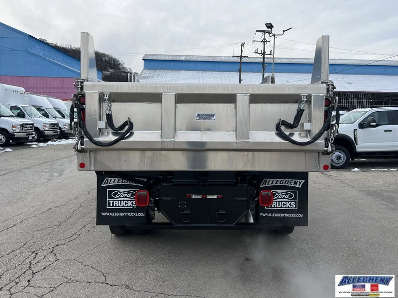 New 2025 Oxford White Ford F-550® XL image 7