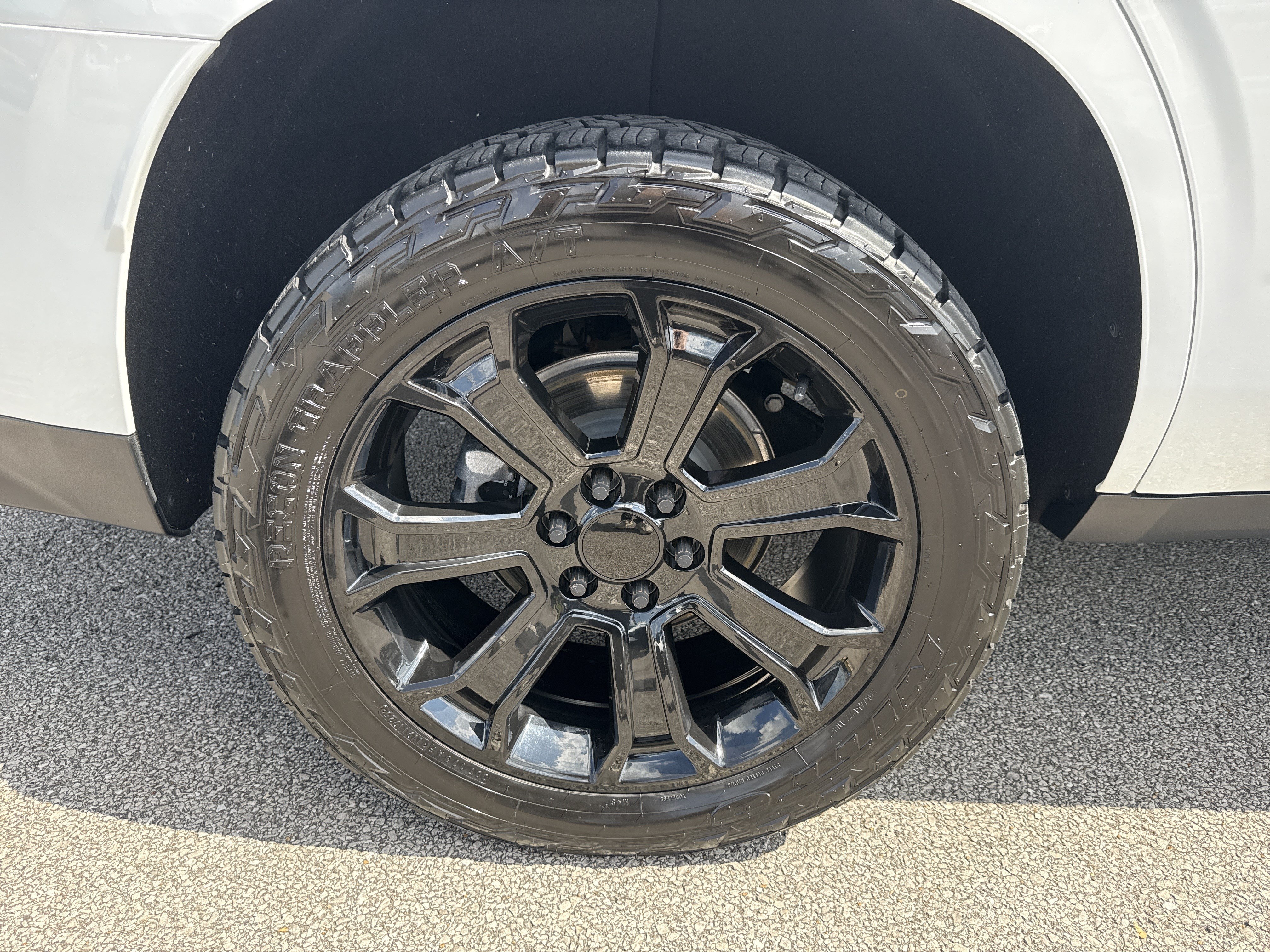 Used 2023 Summit White Chevrolet Z71 image 19