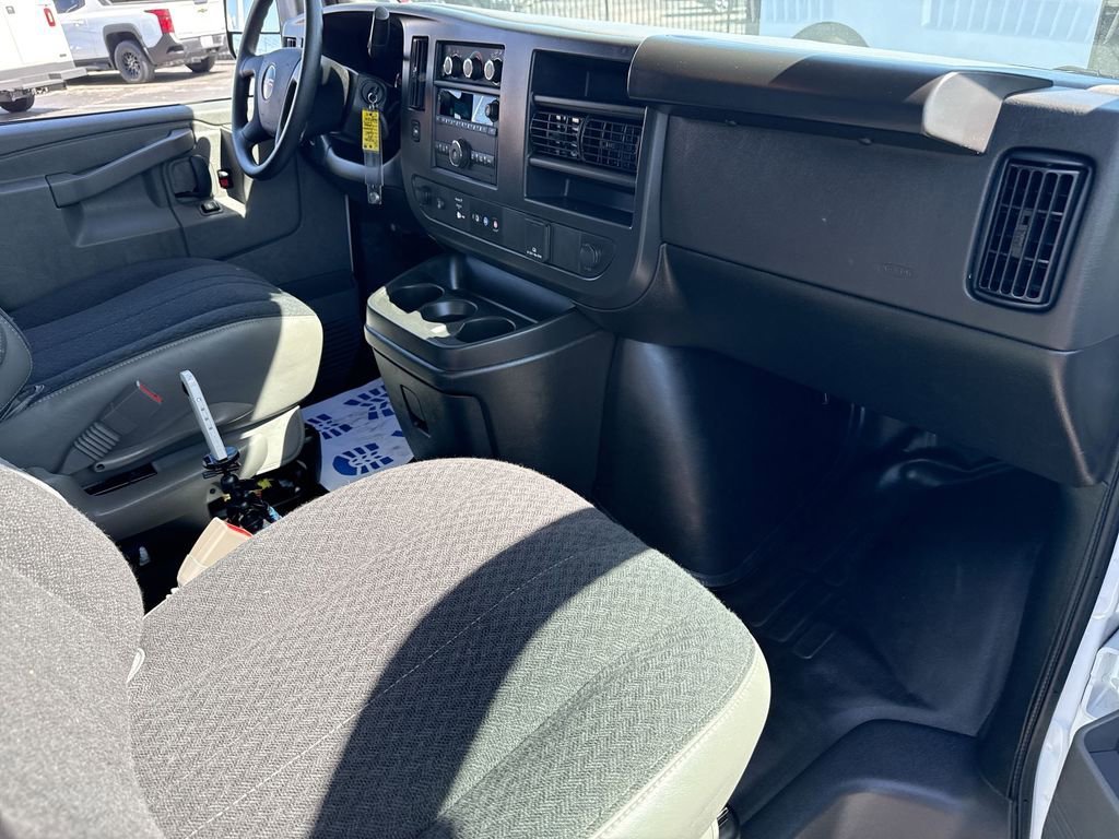 Used 2025 Summit White GMC Work Van image 27