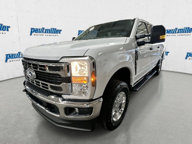 New 2027 White Ford XLT image 1