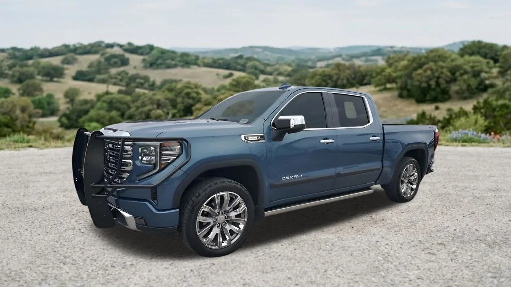 Used 2024  GMC Denali image 3