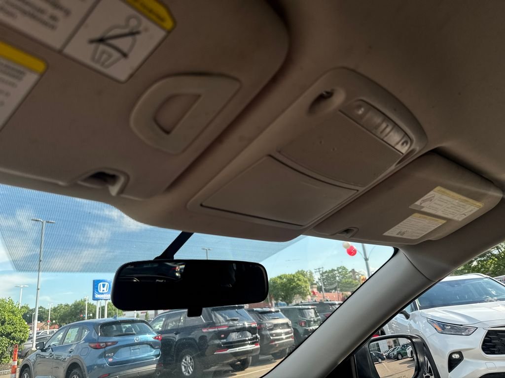 Used 2018 Silver Nissan SV image 31