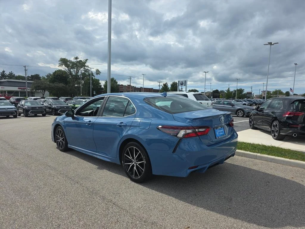 Used 2023 Blue Toyota SE AUTO image 3