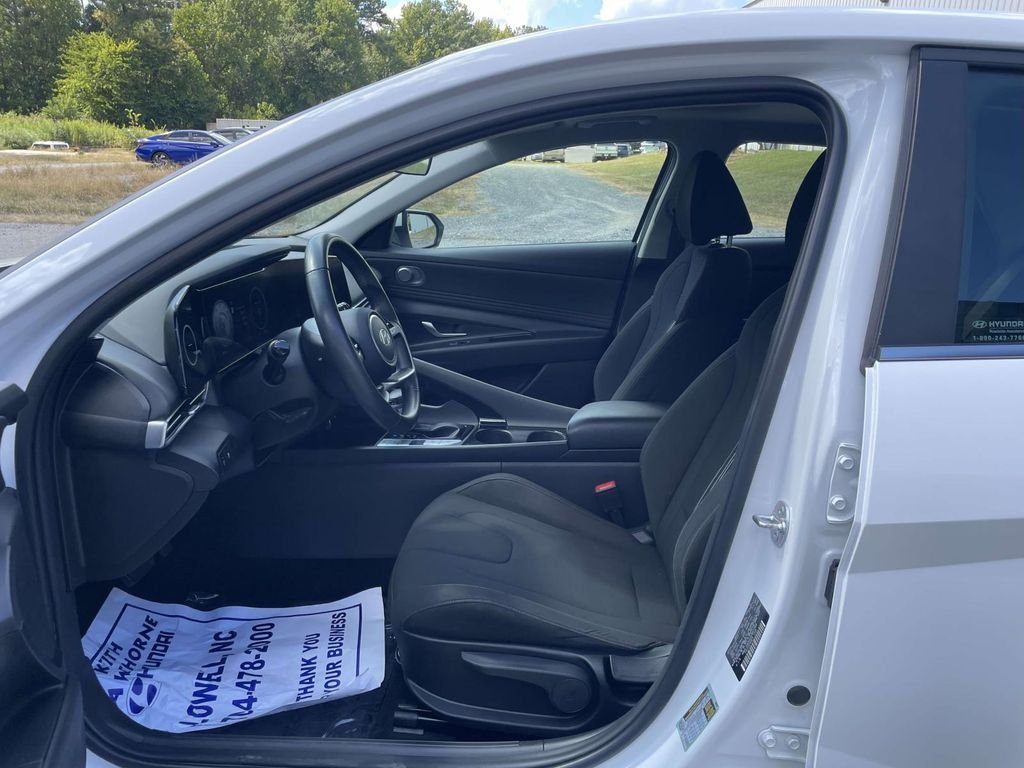 Certified Used 2025 White Hyundai SEL Convenience image 15