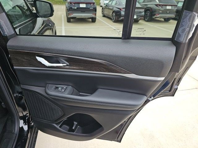 New 2026 Diamond Black Crystal Pearlcoat Jeep Laredo Altitude image 16