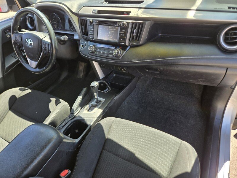 2018 Toyota RAV4 XLE - Photo 16