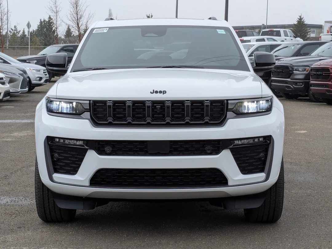 New 2026 White Jeep Limited Reserve - - 4x4 - CommandView Sunroof - Leather Seats - Adaptive Cruise Control & More! image 3