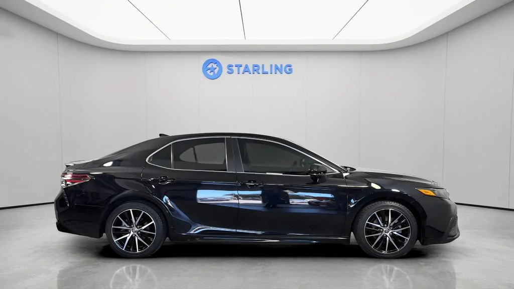 2021 Toyota Camry SE - Photo 11