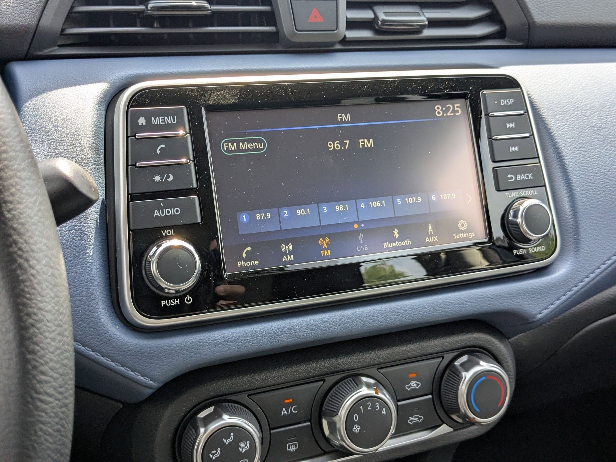 2025 Nissan Versa Sedan SV - Photo 14