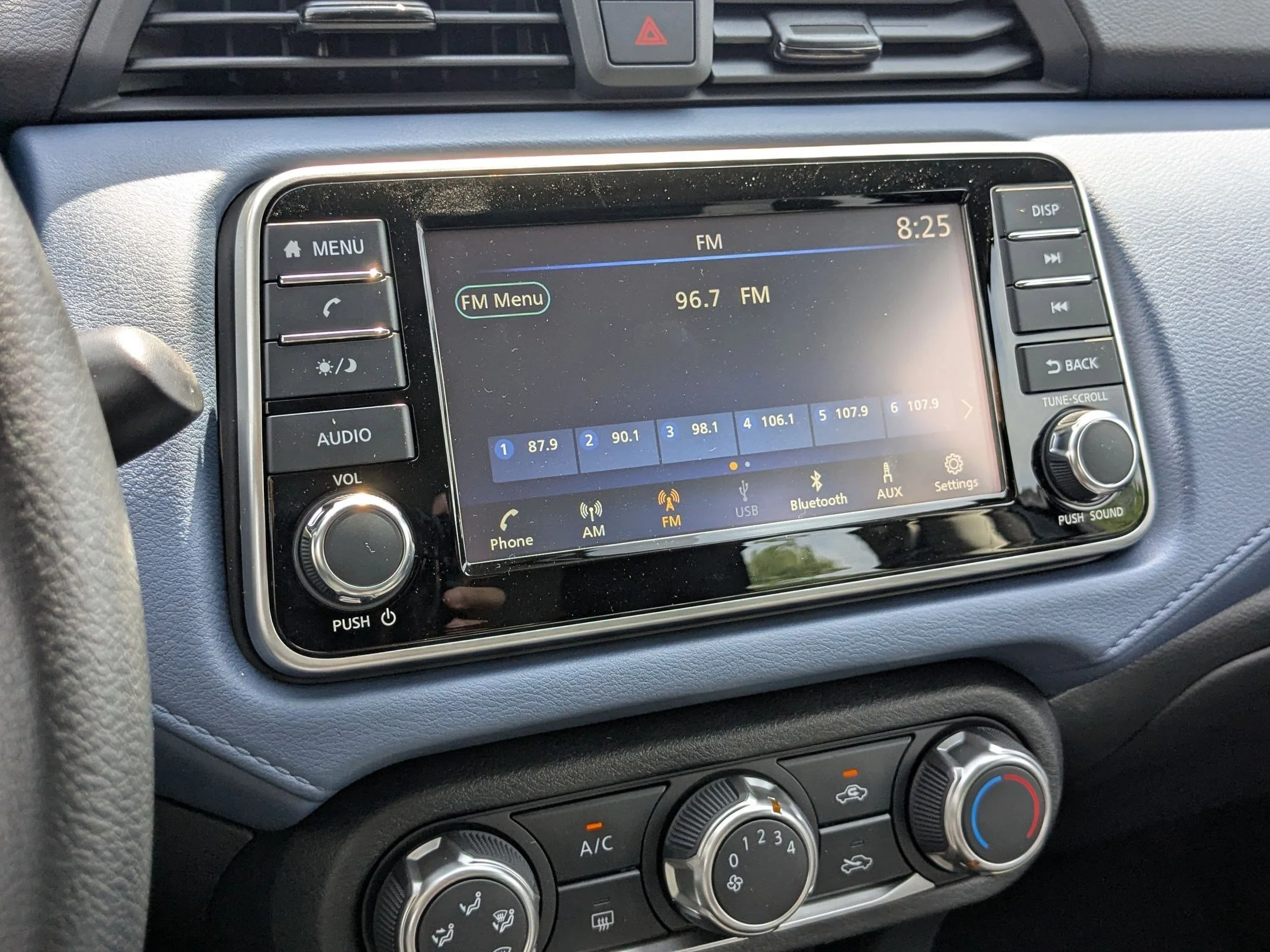 2025 Nissan Versa Sedan SV - Photo 14