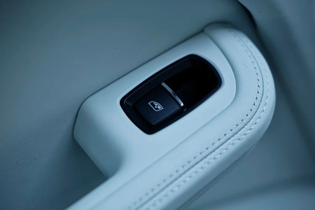 2026 Porsche Macan T - Photo 26