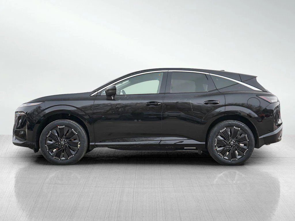 Used 2026 Black Nissan Platinum image 4