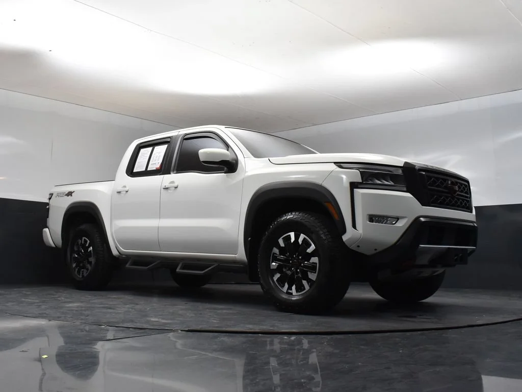 Used 2024 White Nissan PRO-4X image 29