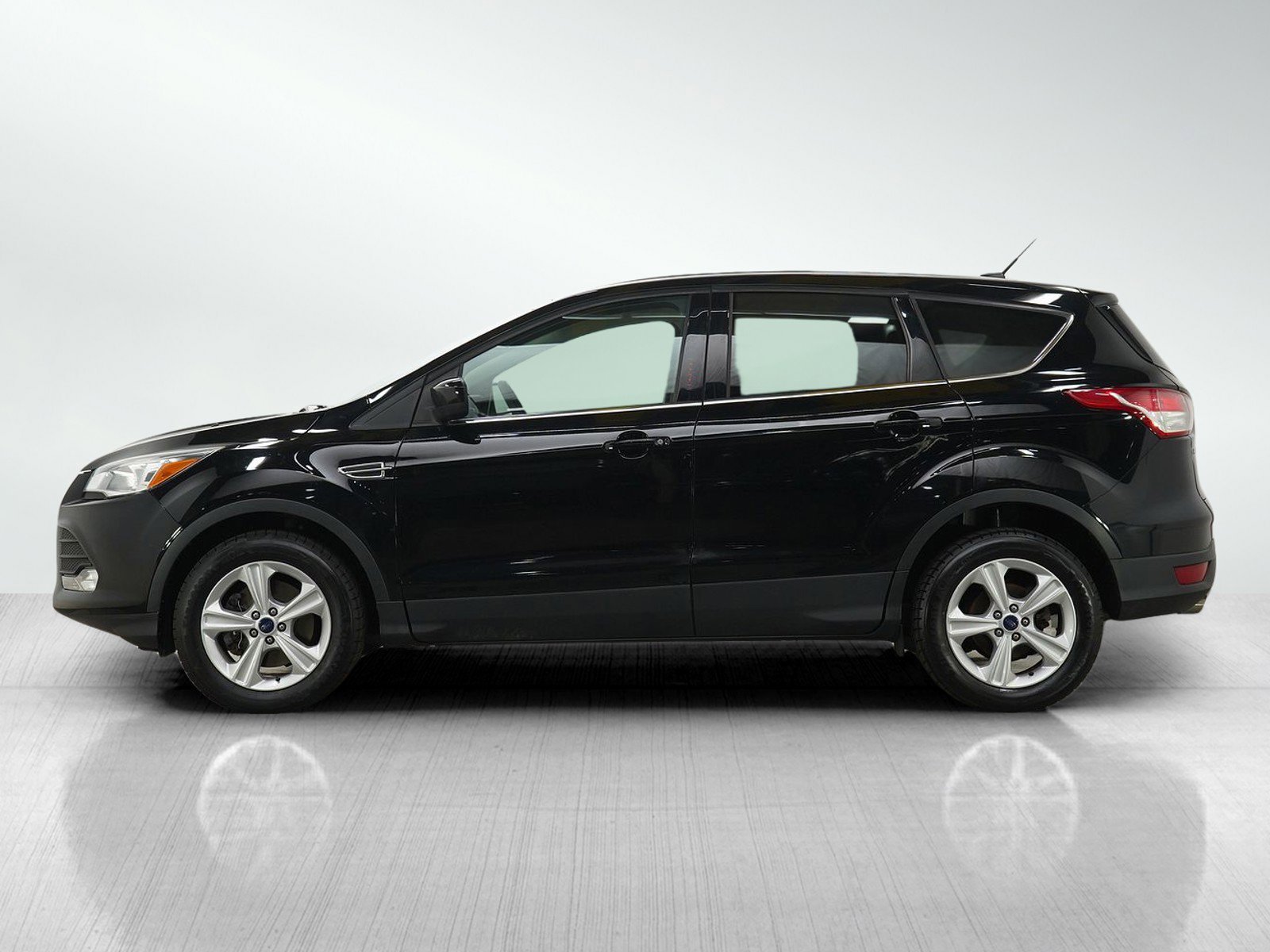 Used 2016 Ford Escape SE with VIN 1FMCU9G99GUA75935 for sale in Burnsville, Minnesota