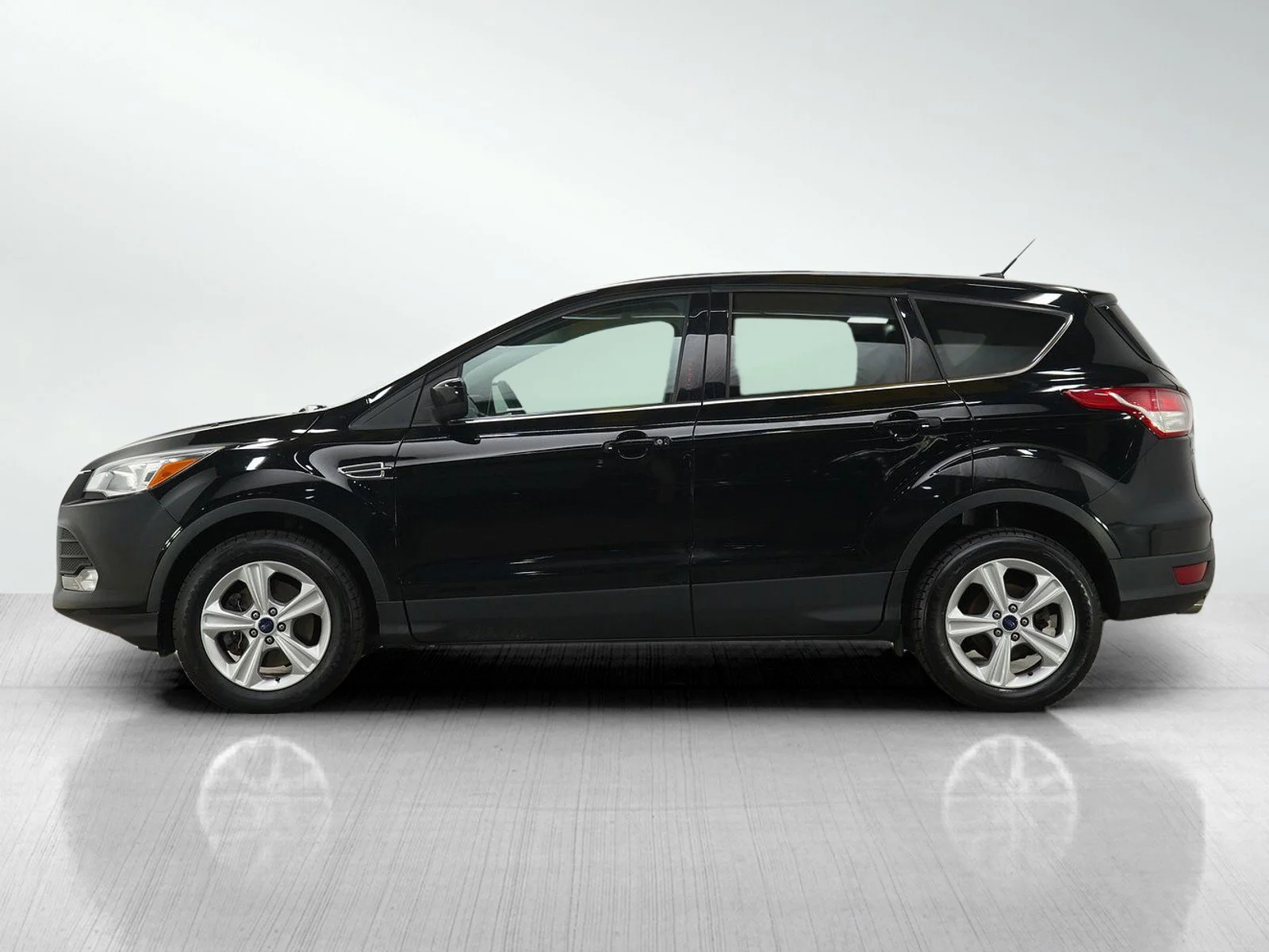Used 2016 Ford Escape SE with VIN 1FMCU9G99GUA75935 for sale in Burnsville, Minnesota