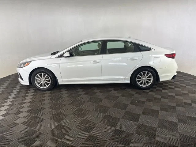 Used 2019 White Hyundai SE image 10