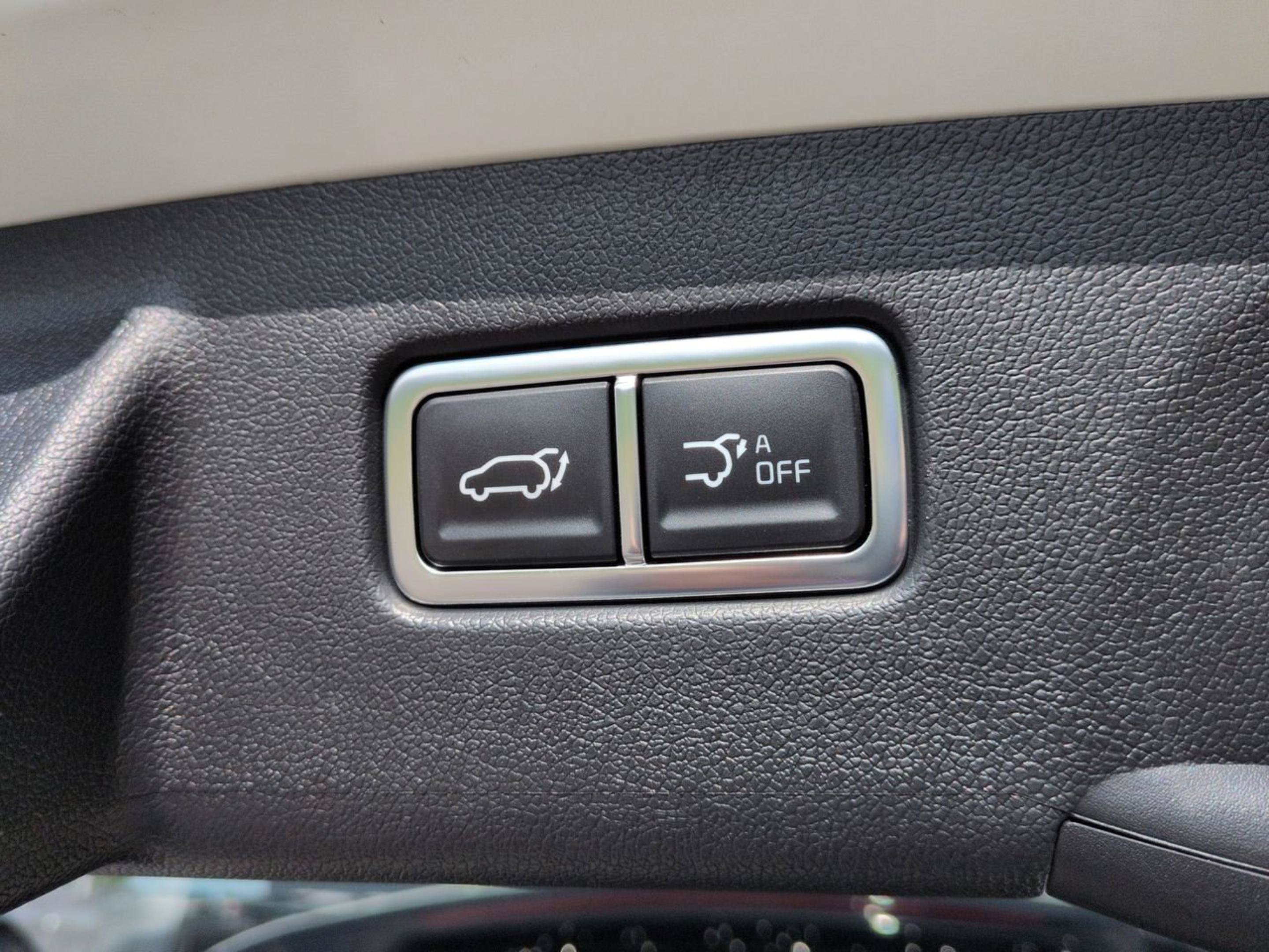 New 2026 Snow White Pearl Kia EX image 11