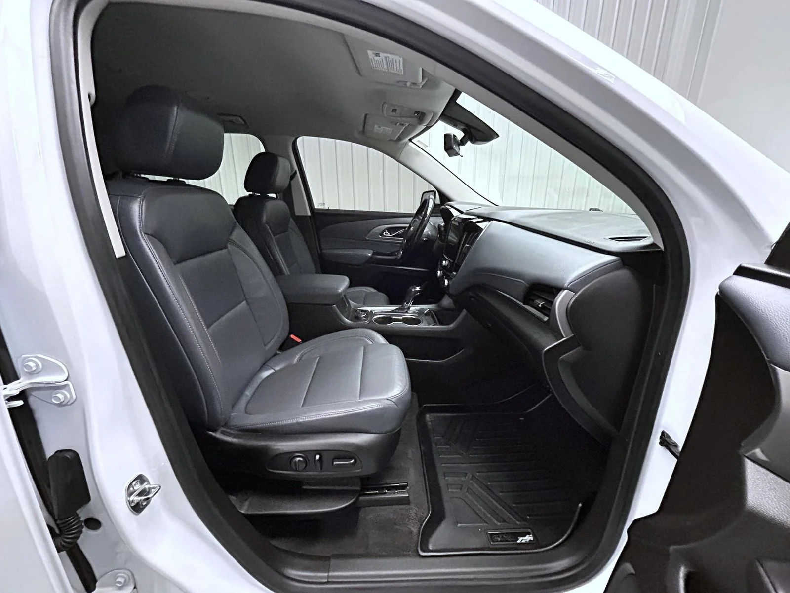 Used 2019 White Chevrolet 3LT image 15