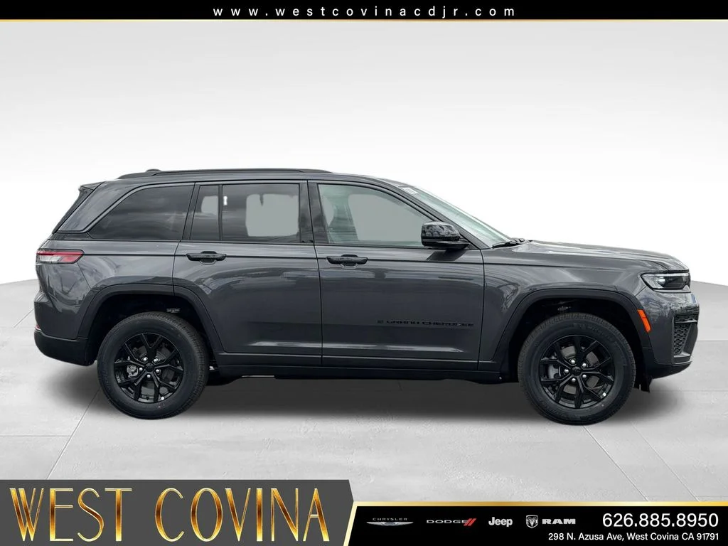 New 2026 Baltic Gray Metallic Clearcoat Jeep Altitude image 4