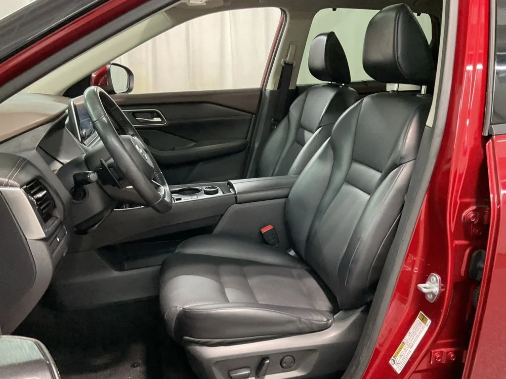 Used 2021 Scarlet Nissan SV image 20
