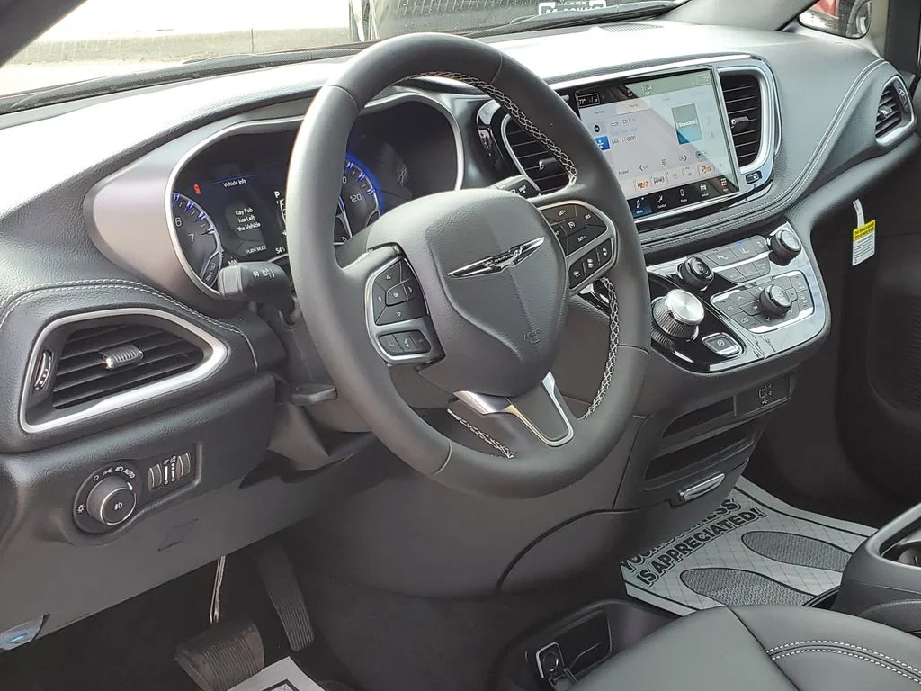2026 Chrysler Pacifica Select - Photo 10