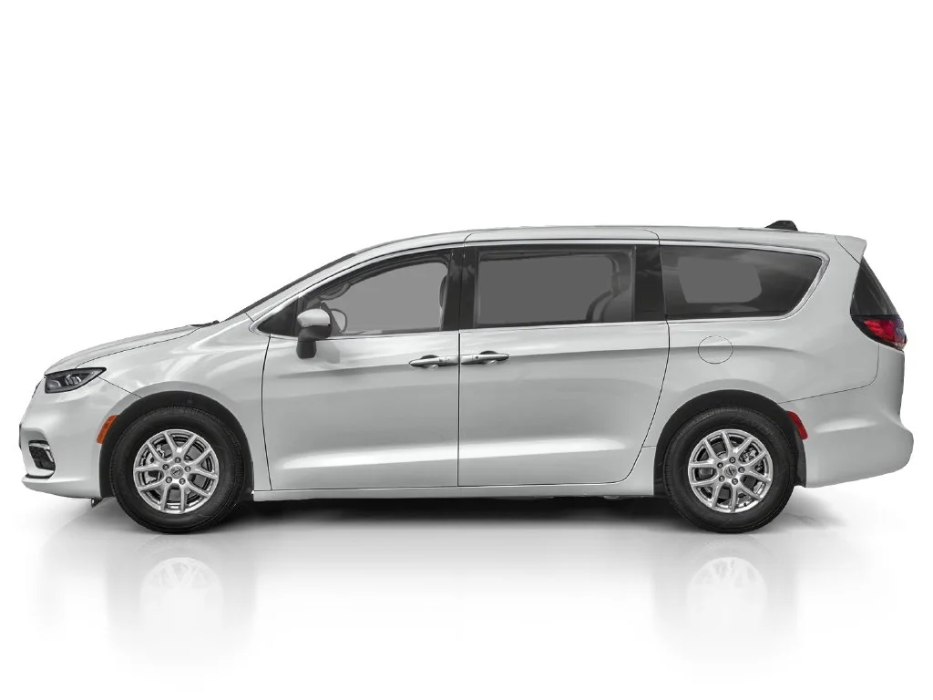 Used 2023 White Chrysler Touring L image 3
