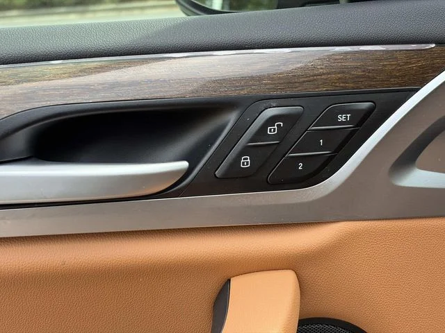 Used 2023 Gray BMW sDrive30i image 19