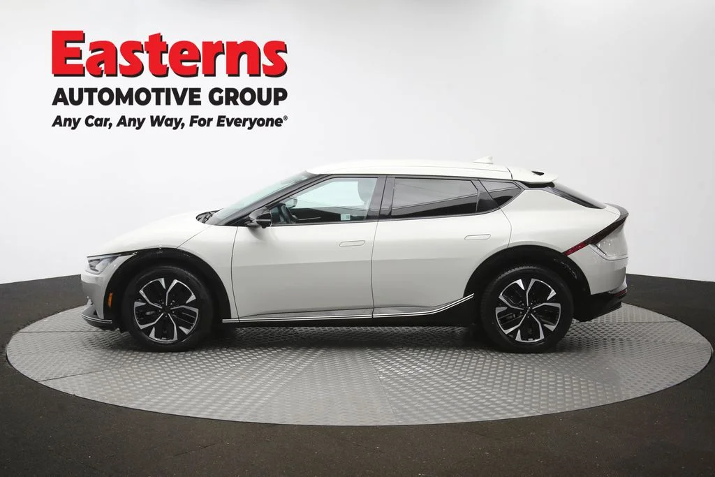 Used 2022 White Kia Wind image 58