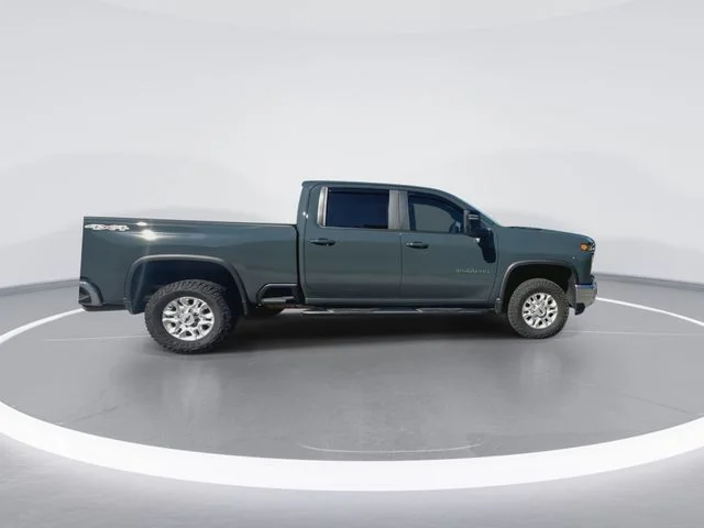 Used 2025 Gray Chevrolet LT image 4