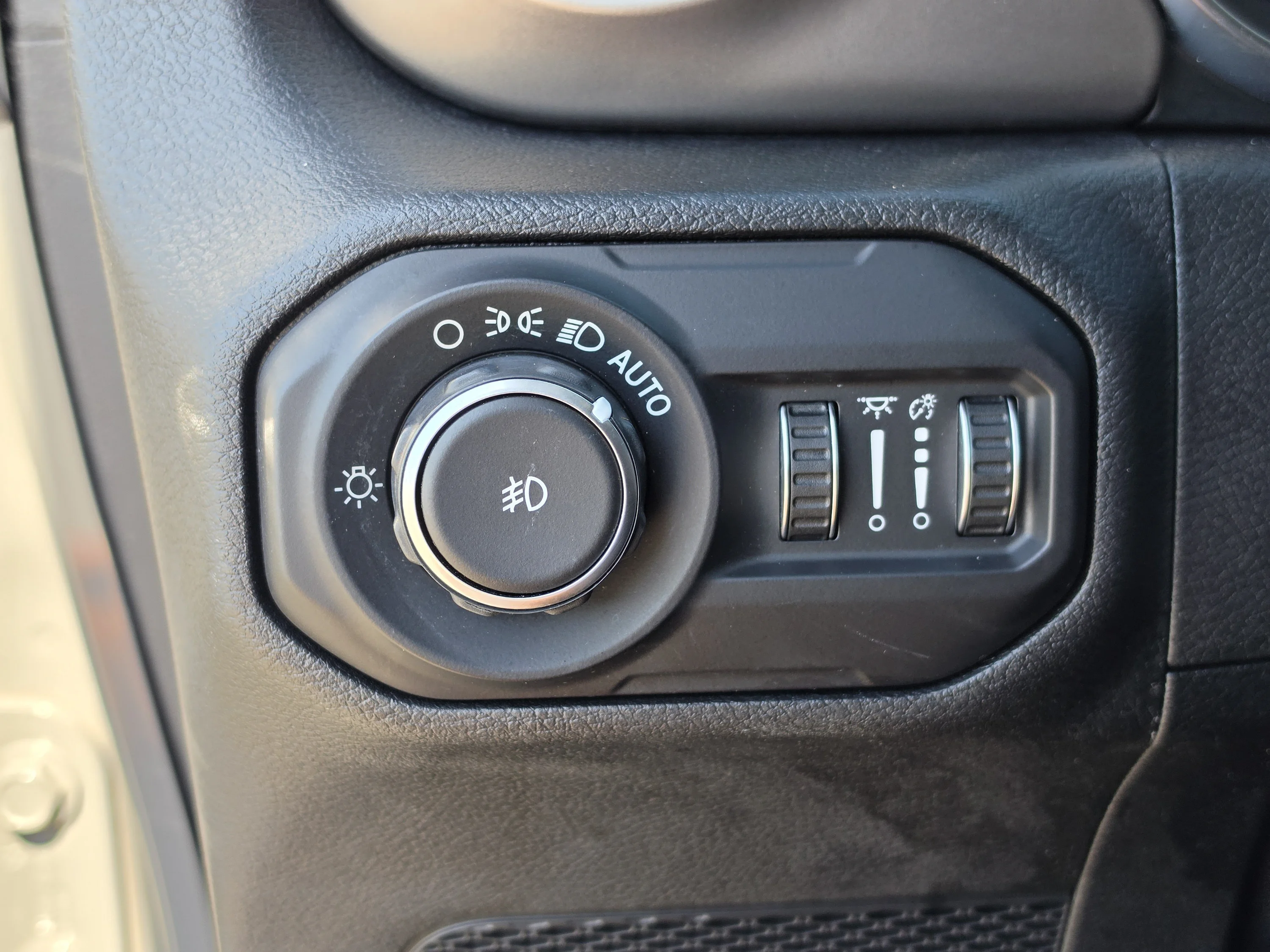 Used 2020 Sting-Gray Clearcoat Jeep Sport S image 33