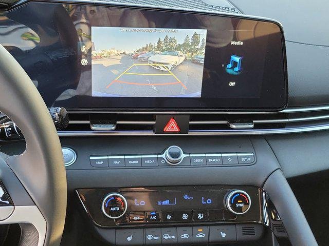 2025 Hyundai Elantra SEL - Photo 9