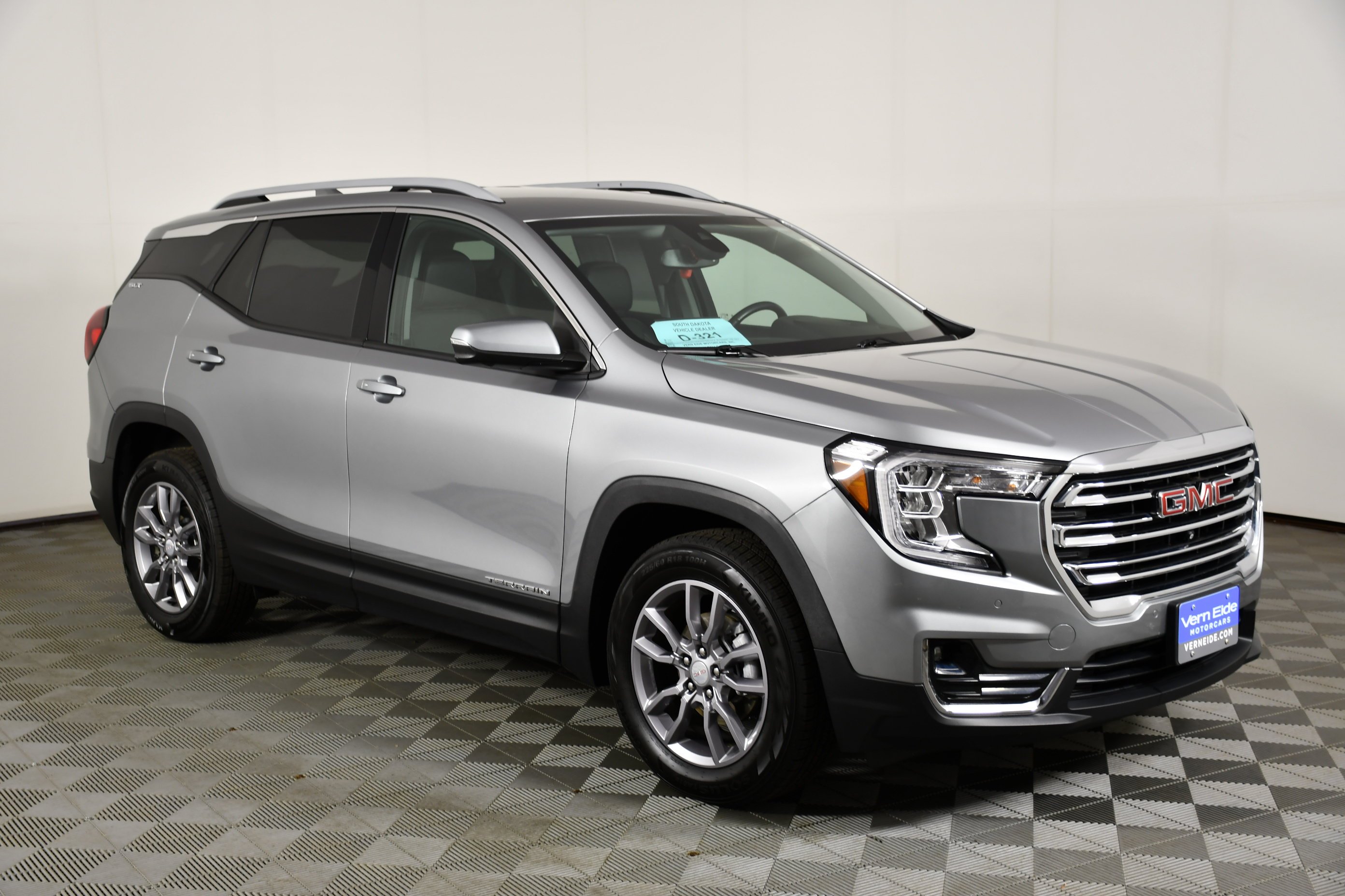 Used 2024 Sterling Metallic GMC SLT image 4