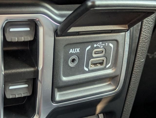 Used 2022 Black Clearcoat Jeep Mojave image 21