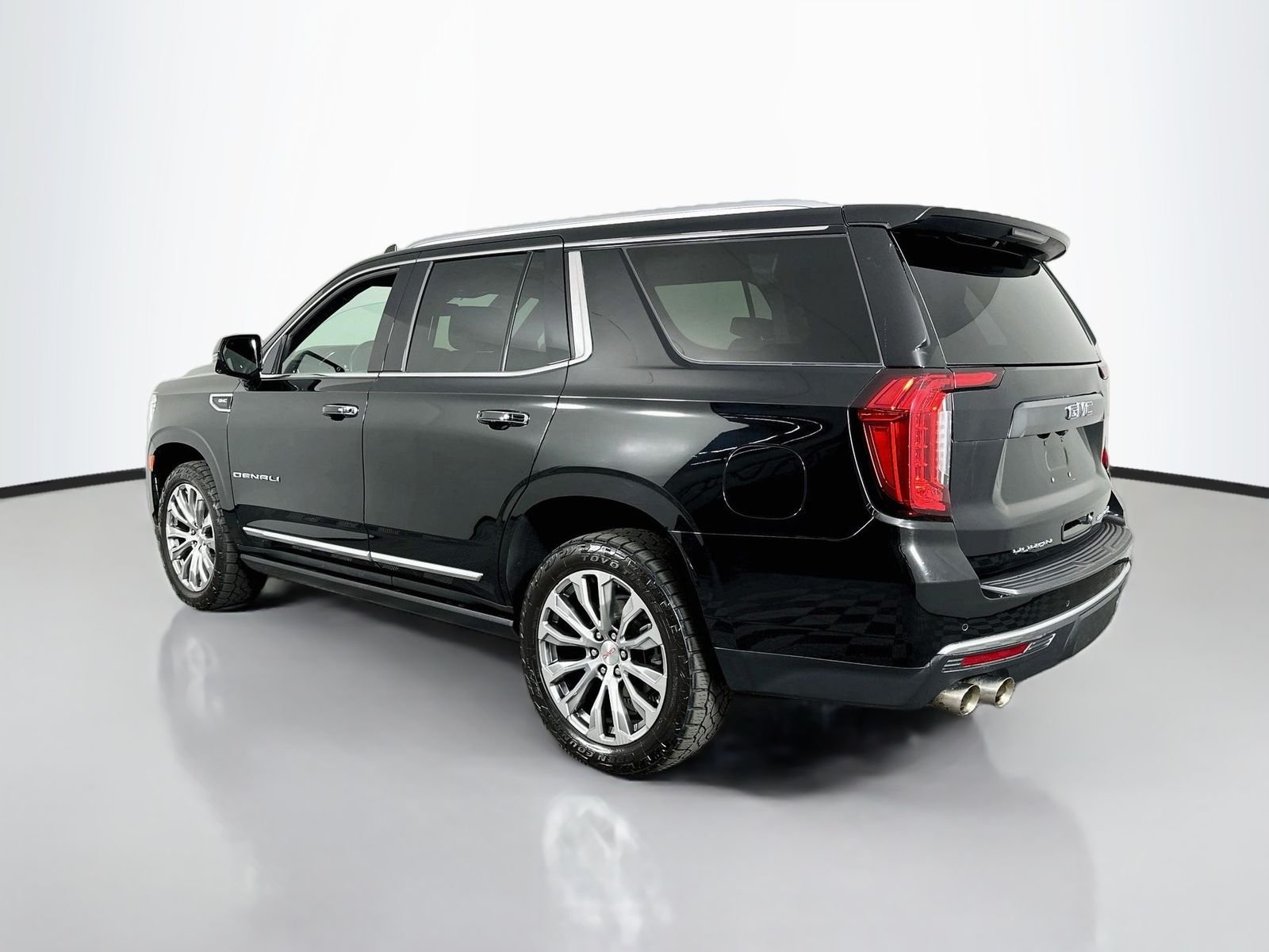 Used 2023 Onyx Black GMC Denali image 6