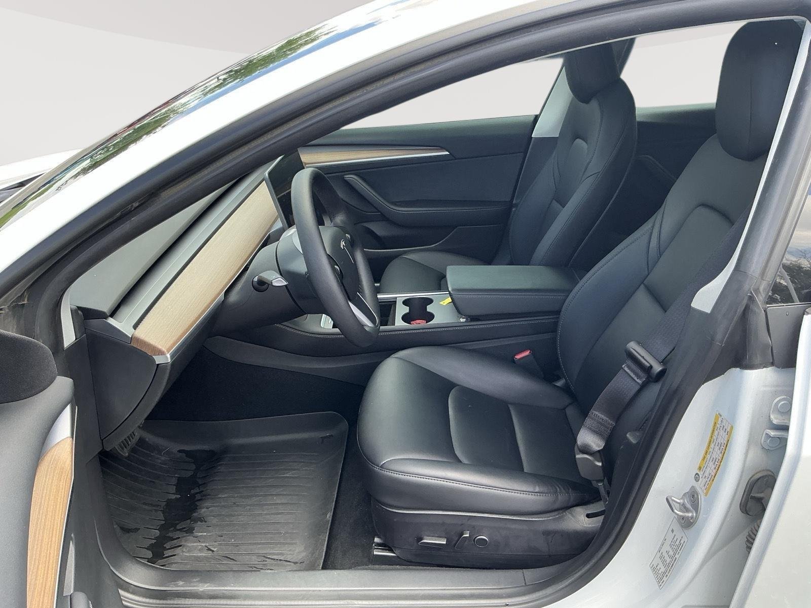 Used 2022  Tesla Long Range image 3