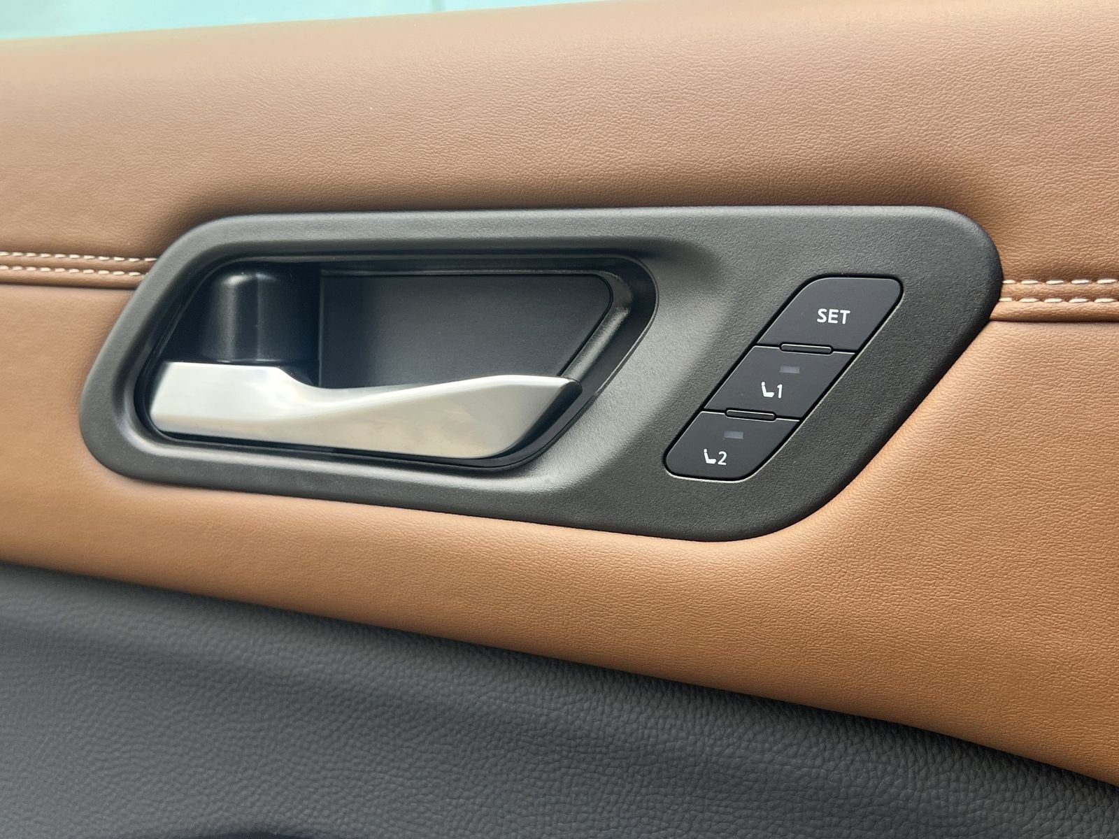 New 2026 Gray Nissan Platinum image 17