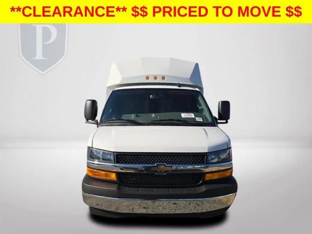 New 2025 Summit White Chevrolet 1WT image 13