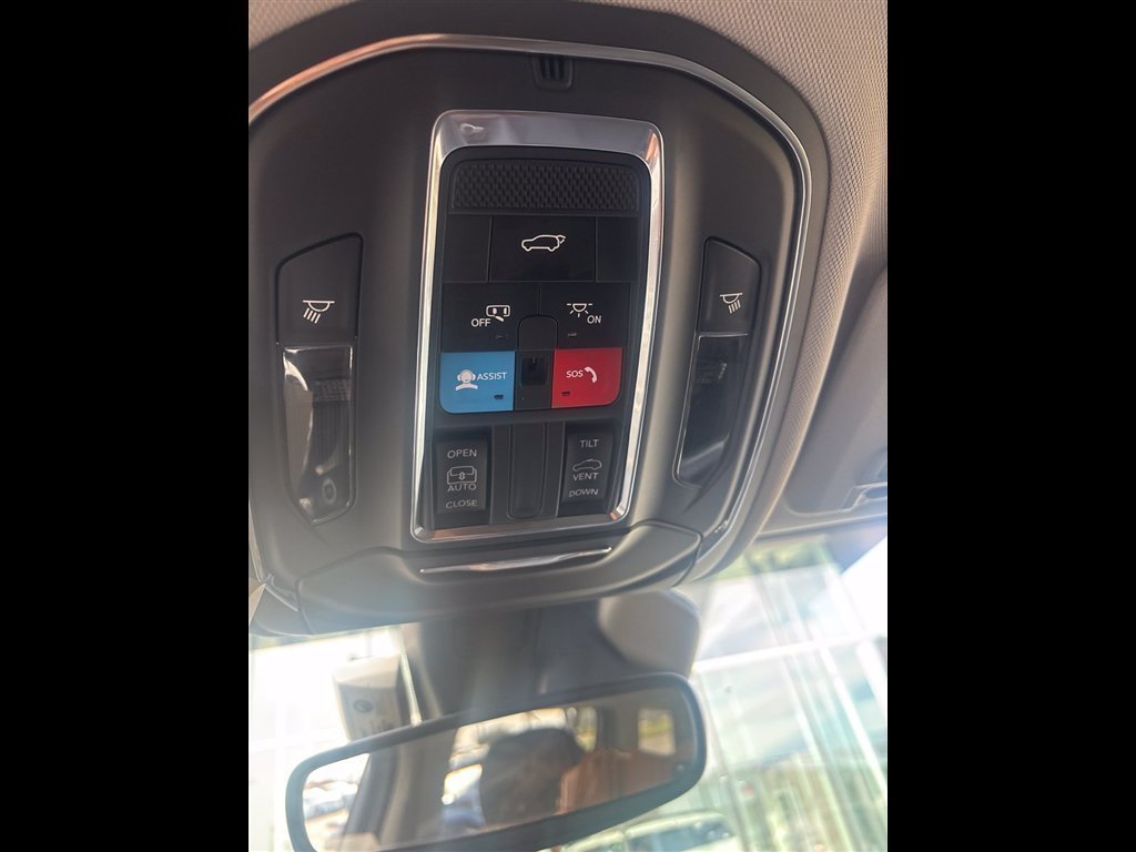 Used 2023 Gray Jeep Laredo image 32