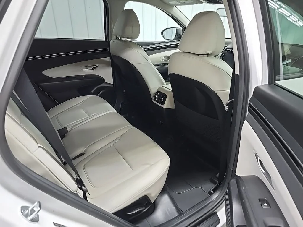 Used 2023 White Pearl Hyundai SEL image 20