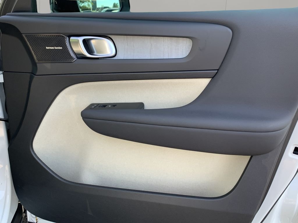 2024 Volvo XC40 Ultimate - Photo 33