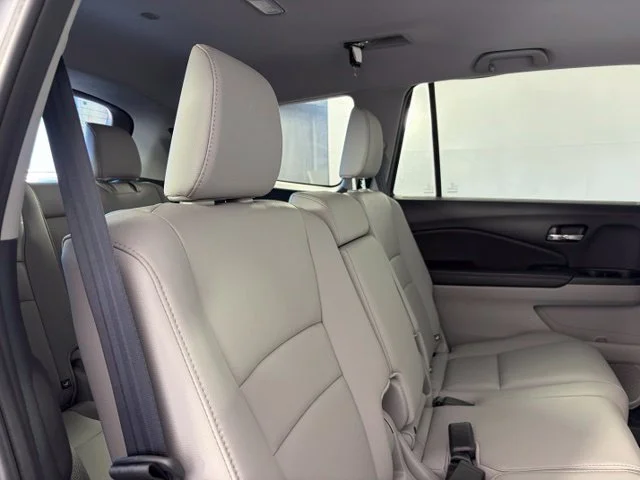 Used 2018 Silver Honda EX-L image 40
